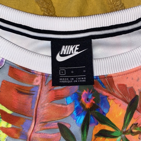 Nike Sports Top - Picture 5 of 6